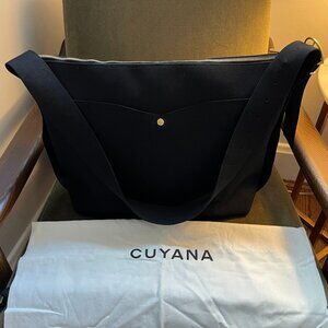Cuyana Washable Oversized Sling Bag - Black